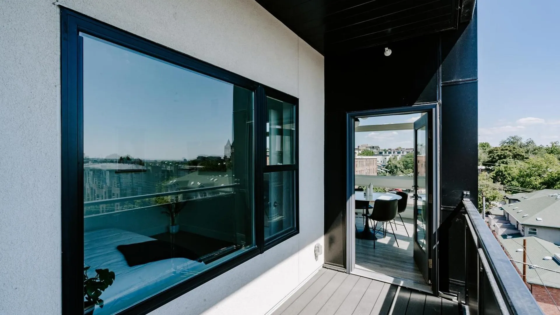 Chilltop Lounge | Espadin Lohi Denver Holiday home